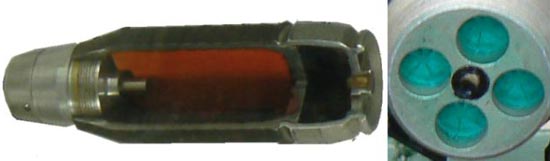 40-мм безгильзовая граната 7П39 - вид в разрезе и вид на донную часть (в центре капсюль и четыре окна для выхода пороховых газов, закрытых герметичными мембранами)