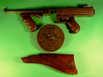 Выставленный на торги пистолет-пулемет Томпсона