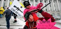 В США протестуют против ужесточения закона об оружии