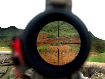 Вид через оптический прицел винтовки M40A3