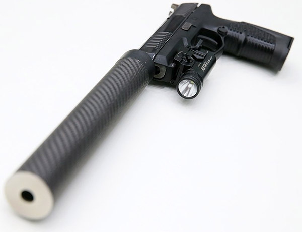 Один из вариантов нового пистолета с установленным глушителем