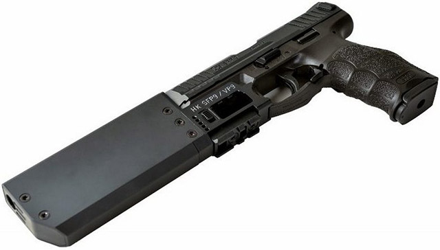 Пистолет H&K SFP9 с присоединённым глушителем фирмы Madritsch Weapon Technology