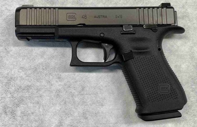 Впервые государственная полиция Германии берет на вооружение пистолет 
Glock. Саксония-Анхальт получает пистолет GLOCK G46, показанный здесь