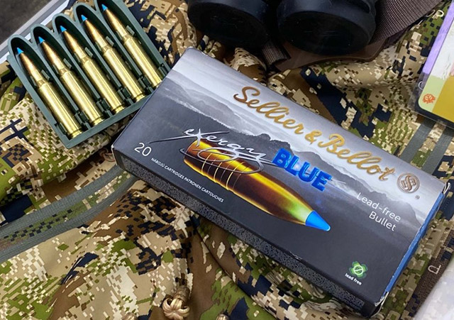 Новая линейка полностью бессвинцовых винтовочных патронов Sellier & 
Bellot eXergy Blue снаряжена новой цельной медной пулей с синим 
пластиковым носиком, который усиливает расширение