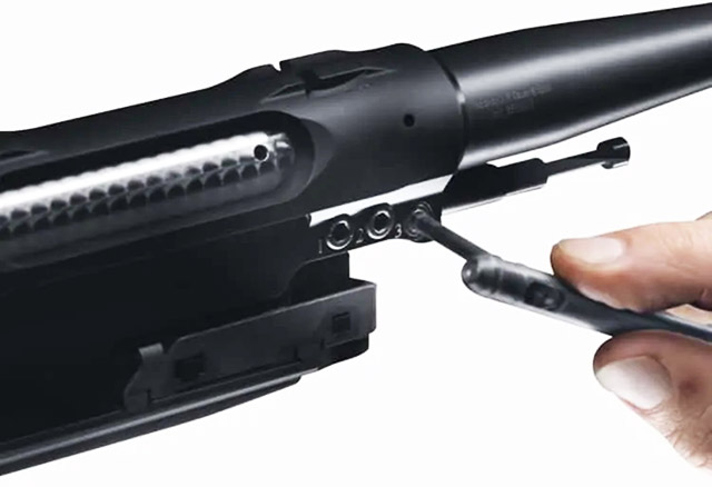 Модульная система
винтовок серии S 404 позволяет молниеносно настраивать приклад, менять ствол и
калибр, используя универсальный ключ Sauer
SUS, встроенный в заднюю антабку
