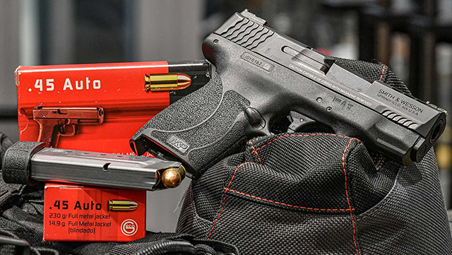 Пистолет S&W Shield M2.0 поставляется со стандартным магазином 6+1 и увеличенным на 8 патронов