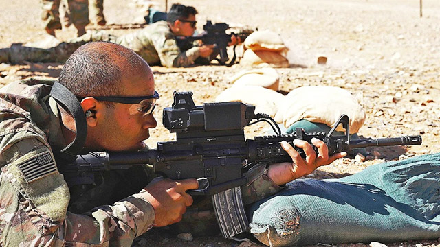 Американские солдаты в Сирии, с винтовками, оснащёнными прицелами SMASH 2000