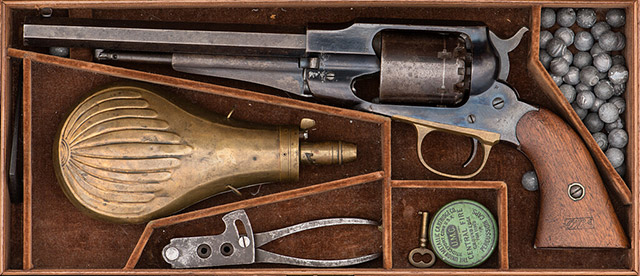 Револьвер Remington M1958 в укладке с пороховницей, пулями, пулелейкой, капсюлями и ключом для бранд-трубок