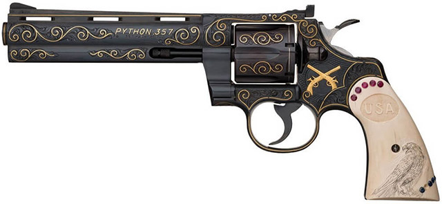 Украшением классического револьвера Colt Python в США занимаются 
множество мастерских. На фото один из десятков авторских вариантов