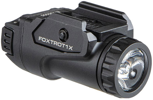 Новый фонарь на планке FOXTROT1X от SIG Sauer Electro-Optics 
обеспечивает впечатляющую яркость 450 люмен при использовании одной 
батареи CR123