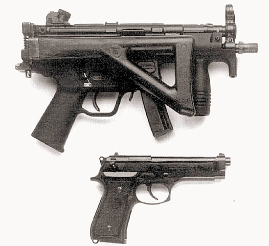 «Хеклер-Кох»
 существенно улучшил управляемость при стрельбе своего малогабаритного 
9-мм пистолета-пулемета MP-5K за счет нового приклада «Чоат» для оружия 
самообороны, с которым он показан на снимке. Но этот образец по 
приспособленности к скрытому ношению даже близко не подходит к пистолету
 – такому, как штатный М9 (внизу)