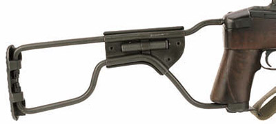Самозарядный карабин М1А1 отличался от М1 наличием складывающегося металического приклада и пистолетной рукоятки управления огнём. На прикладе крепился пенал с принадлежностью для чистки и смазки