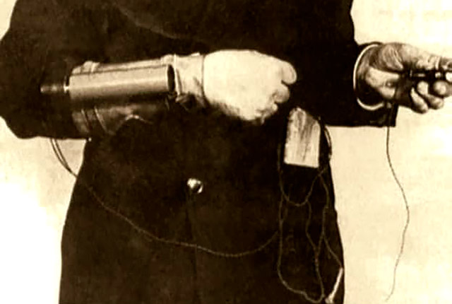 Реактивный гранатомет, размещаемый в рукаве. Германия. 1944 г