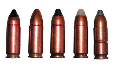 9х21 пистолетные патроны (слева — направо): СП-10 — с бронебойной пулей со стальным термоупрочненным сердечником; СП-11 (индекс 7 Н28) — с пулей со свинцовым сердечником в биметаллической оболочке; СП-12 (индекс 7 Н29) — с пулей со стальным сердечником; образцовый; учебный