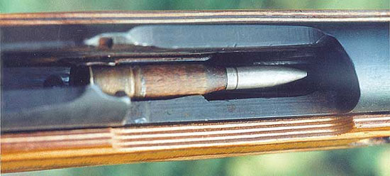 Учебный патрон образца ОСШ 1896/09 гг. в приёмнике винтовки