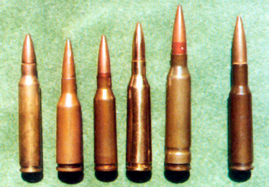 Слева направо: 5,56-мм автоматный патрон М193 (5,56×45), США; 5,6-мм
 опытный автоматный патрон (5,6×39), СССР 1960-е гг.; 5,45-мм автоматный
 патрон образца 1974 г. (5,45×39); 5,6-мм опытный автоматный патрон 
(5,6×45), СССР 1960-е гг.; 6-мм опытный патрон (6×49) СССР 1980-е гг.; 
6-мм опытный патрон (6×45) США 1970-е гг.