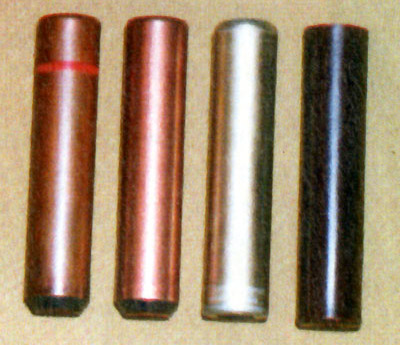 Слева направо: патрон «Фиалка» с жидкостью
 раздражающего действия к ПСЖ «Жасмин»; патрон тренировочный к ПСЖ 
«Жасмин»; патроны с металлической и пластиковой гильзами для «Удара»