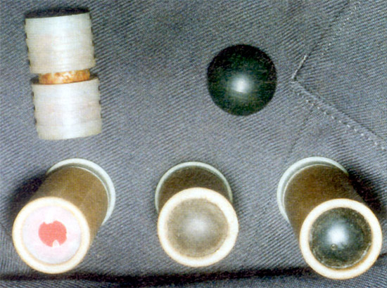 Патрон с контейнером, содержащим 
химическое вещество раздражающего действия: патрон «Волна-Р» для 
ракетницы; патрон «Волна-Р» для карабина КС-23 с пулей