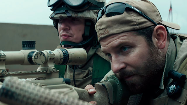 Крис «Дьявол Рамади» Кайл в исполнении Брэдли Купера, кадр из фильма American Sniper, 2014 г