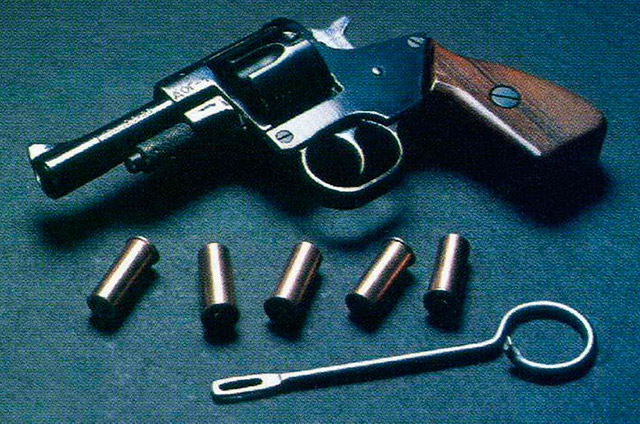Револьвер ДОГ-1 с патронами