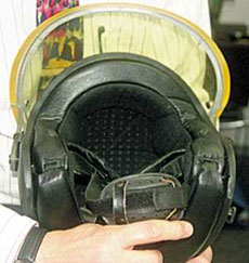 Защитный шлем РВ-308, предназначенный для спецподразделений полиции. Может оборудоваться средствами связи
