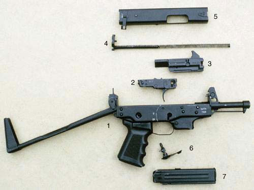 Детали неполной разборки ПКСК: 1 - ствольная коробка со стволом, прикладом и пистолетной рукояткой; 2 - ударно-спусковой механизм; 3 - затвор; 4 - возвратный механизм; 5 - крышка ствольной коробки; 6 - предохранитель; 7 - магазин