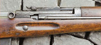 Прицельная колодка АВС-36 насаживалась на казённую часть ствола. Шомпол винтовки располагается с правой стороны ложи