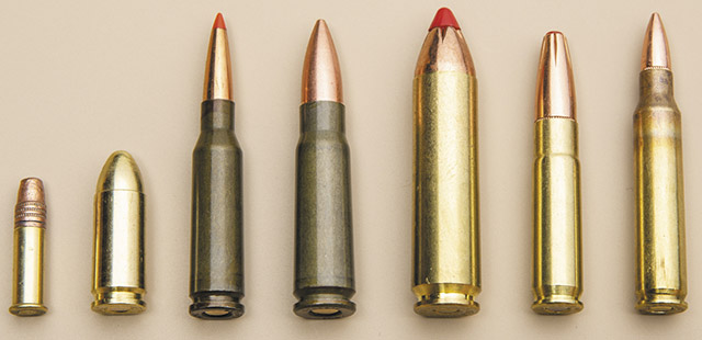 Помимо «родного» .223 Rem (справа), AR-15 можно адаптировать под целую кучу других калибров