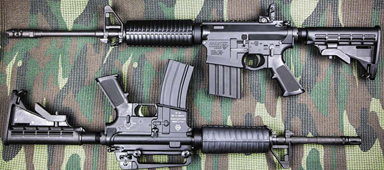 DPMS G2AP4 и типичный карабин а-ля M4A1 выглядят почти как 
близнецы-братья. Более крупный калибр первого выдают лишь увеличенные 
шахта магазина и сам магазин