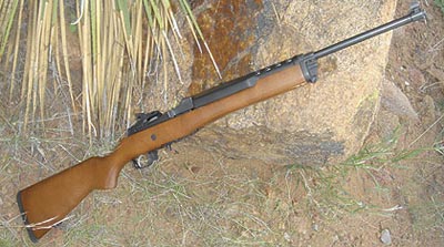 В новом исполнении Мини-14 преобразилась. Теперь это охотничья винтовка в калибре .223, надёжная, точная и прочная, как гранит.