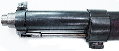 Вид на дульную часть Mauser 1889. Хорошо видны защитный кожух ствола, мушка, крепление штыка.