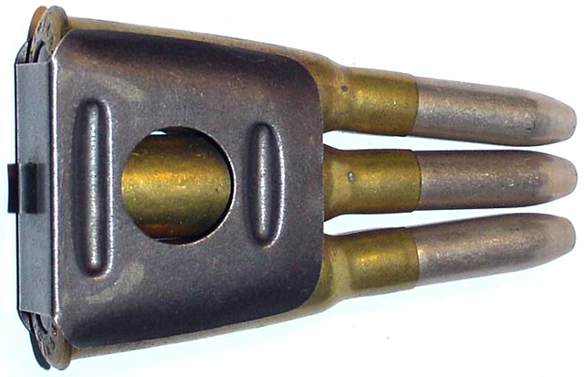 Пачка для карабина Бертье образца 1890 года, снаряженная патронами с тупоконечной пулей образца 1886 года