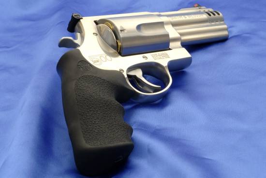 Smith & Wesson .500 Magnum (right-bottom)
