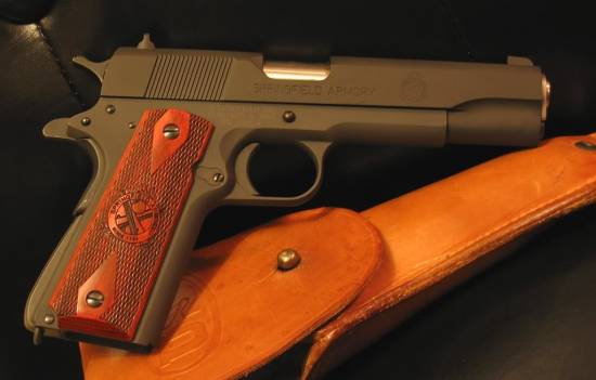 Colt M1911-A1 (with holster)