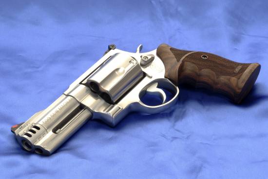 Smith & Wesson .500 Magnum (large-caliber revolve)