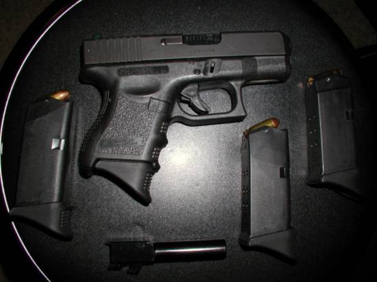 Glock 27 (with magazines)