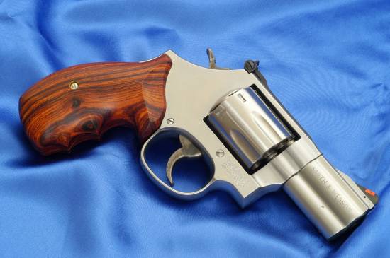 Smith & Wesson .357 Magnum (right)
