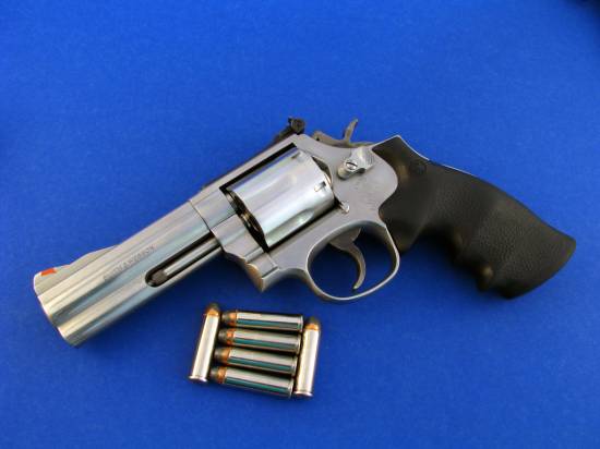 SMITH & WESSON M686