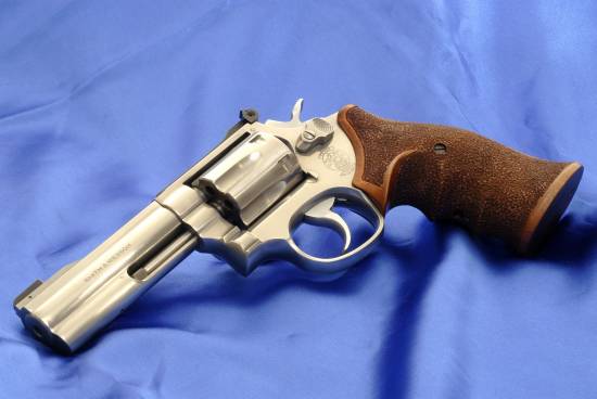Smith&Wesson .22 long (left-front)