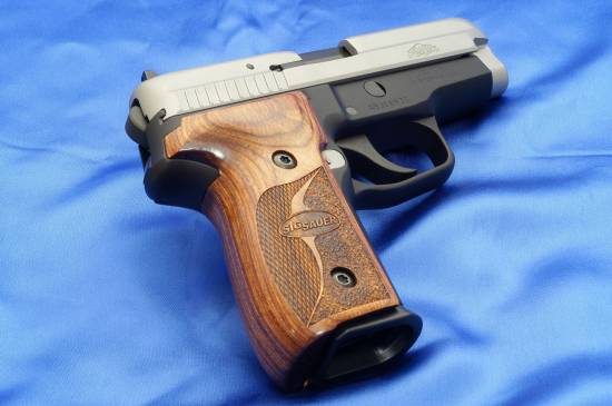 Sig Sauer (pistol Sigarms right-back)