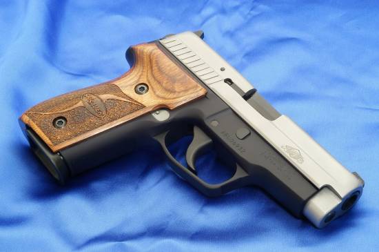 Sig Sauer (pistol Sigarms right)