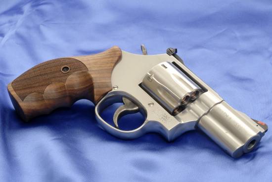 Smith & Wesson .357 Magnum (right-front)