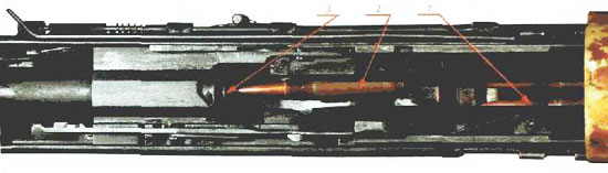 Вид сверху на ствольную коробку ТКБ-0146: 1-патроны в магазине; 2-патрон на лотке; 3-фланец патрона в патроннике.