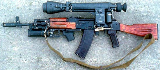 АК-74Н с установленным ночным прицелом и подствольным гранатометом