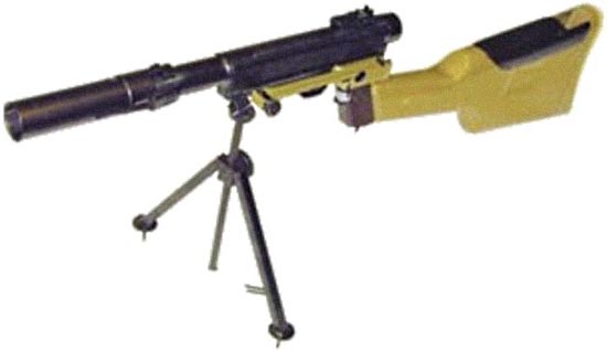 Гранатомет-пистолет «Дятел» / изделие «Д» в положении для стрельбы гранатой с установленой регулируемой сошкой и гранатометным прицелом