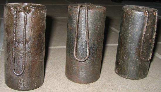 корпуса гранат Rohrhandgranate 1-го, 2-го, 3-го типа (слева - направо)