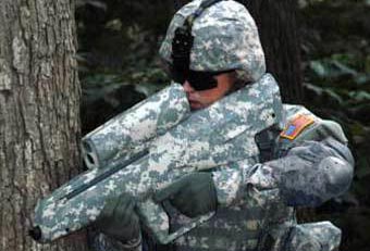 Американский солдат с гранатометом XM25