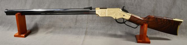 винтовка Henry с позолоченным ресивером