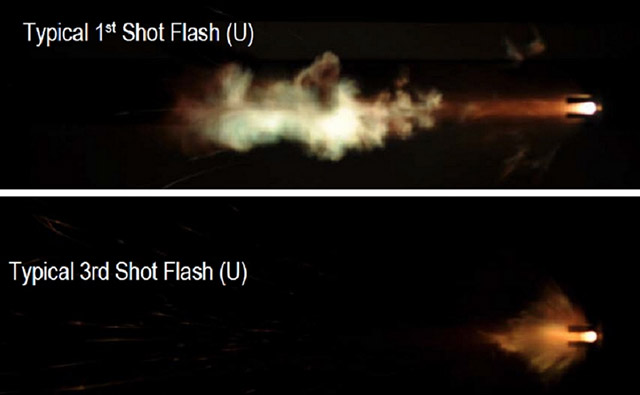 Снимки первого и третьего выстрелов при стрельбе из автоматического оружия, демонстрирующие разную пламенность