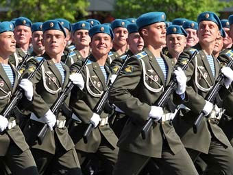 Российские десантники на параде Победы